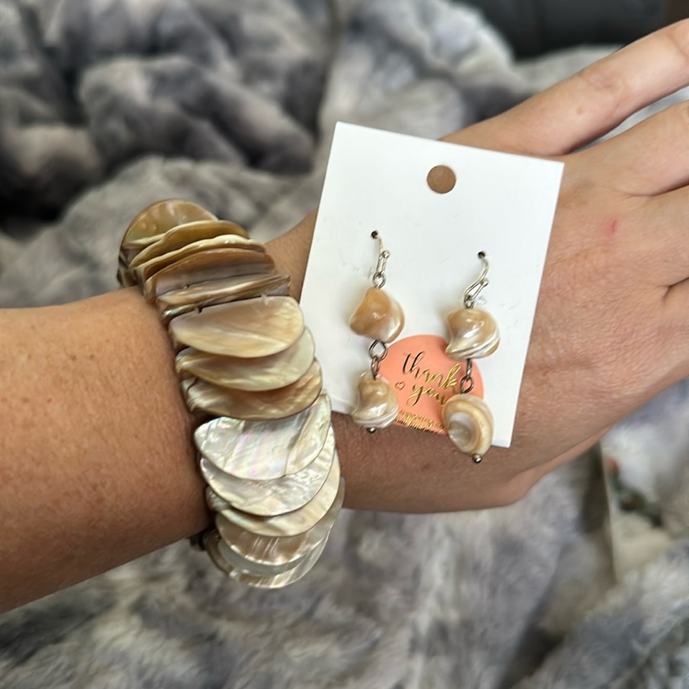 Mother of pearl bracelet and earrings